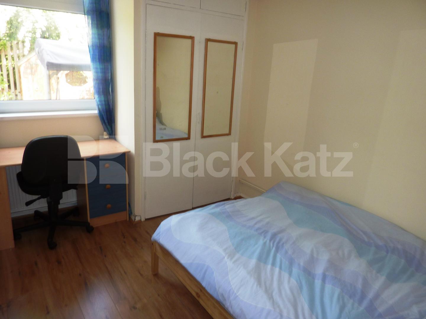 			NEAR REGENTS PARK-PRIMROSE HILL , 2 Bedroom, 1 bath, 1 reception Flat			 Kingsland,Broxwood Way, ST JOHNS WOOD